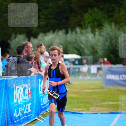 30.08.2026 - Elbe Triathlon Hamburg LAZAROV Photography http://msf.ph/oto/10071238 30.08.2026 12:57:25 Ziel 1849, 1853 meine-sportfotos.de