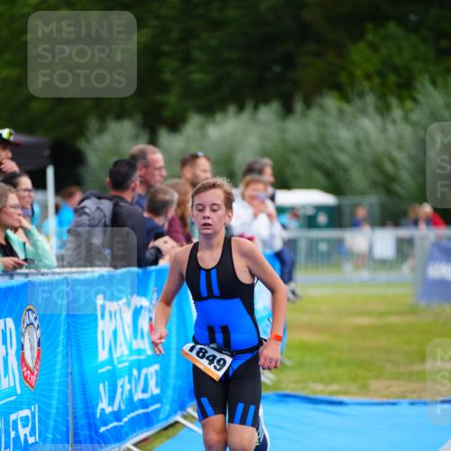 30.08.2026 - Elbe Triathlon Hamburg LAZAROV Photography http://msf.ph/oto/10071242 30.08.2026 12:57:25 Ziel 1849, 1853 meine-sportfotos.de