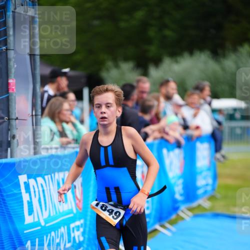 30.08.2026 - Elbe Triathlon Hamburg LAZAROV Photography http://msf.ph/oto/10071252 30.08.2026 12:57:26 Ziel 1849, 1853 meine-sportfotos.de