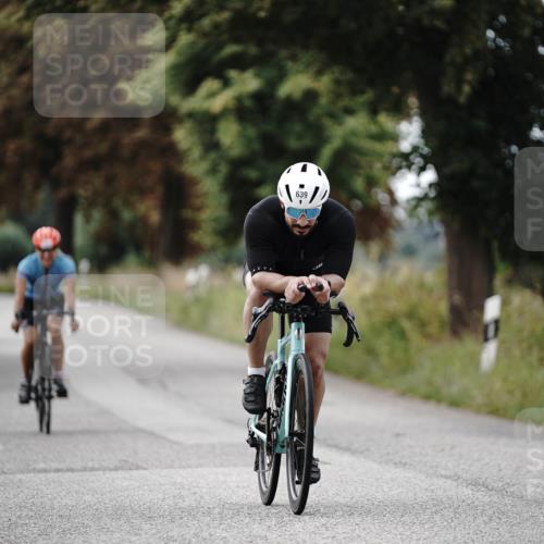 30.08.2026 - Elbe Triathlon Hamburg Michael Burmester http://msf.ph/oto/10071253 30.08.2026 10:02:57 Radfahren 460, 493, 582, 598, 639, 862, 870, 942, 978, 1894 meine-sportfotos.de