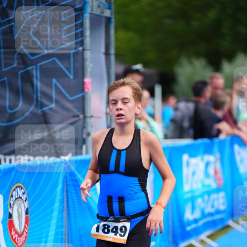 30.08.2026 - Elbe Triathlon Hamburg LAZAROV Photography http://msf.ph/oto/10071258 30.08.2026 12:57:26 Ziel 1849, 1853 meine-sportfotos.de