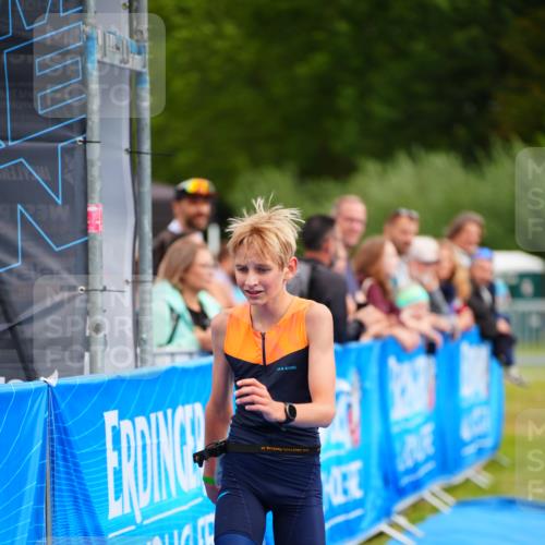 30.08.2026 - Elbe Triathlon Hamburg LAZAROV Photography http://msf.ph/oto/10071274 30.08.2026 12:57:45 Ziel 1792 meine-sportfotos.de