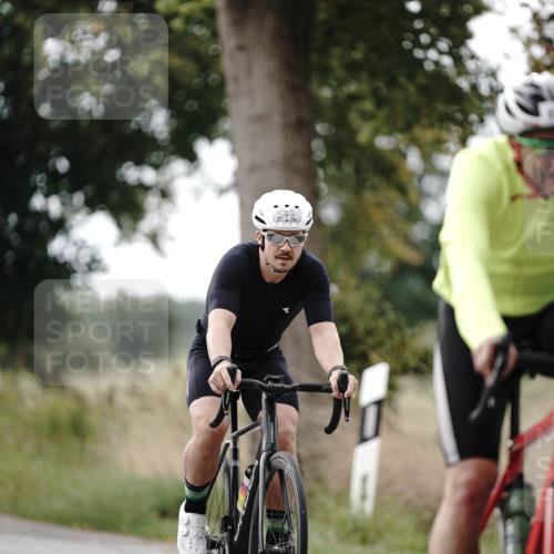 30.08.2026 - Elbe Triathlon Hamburg Michael Burmester http://msf.ph/oto/10071283 30.08.2026 10:03:12 Radfahren 484, 567, 666, 857 meine-sportfotos.de