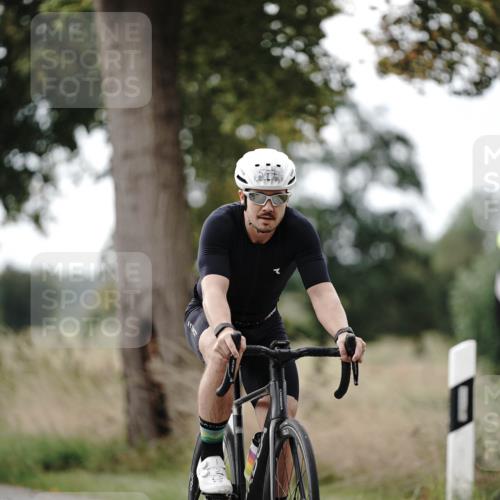 30.08.2026 - Elbe Triathlon Hamburg Michael Burmester http://msf.ph/oto/10071286 30.08.2026 10:03:12 Radfahren 484, 567, 666, 857 meine-sportfotos.de
