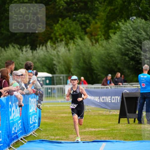 30.08.2026 - Elbe Triathlon Hamburg LAZAROV Photography http://msf.ph/oto/10071289 30.08.2026 12:57:56 Ziel 1776 meine-sportfotos.de