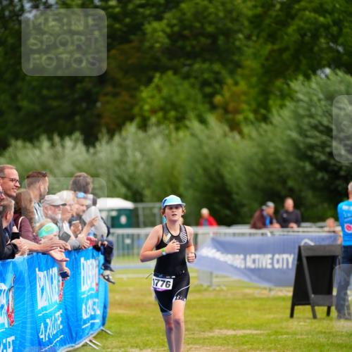 30.08.2026 - Elbe Triathlon Hamburg LAZAROV Photography http://msf.ph/oto/10071300 30.08.2026 12:57:57 Ziel 1776 meine-sportfotos.de
