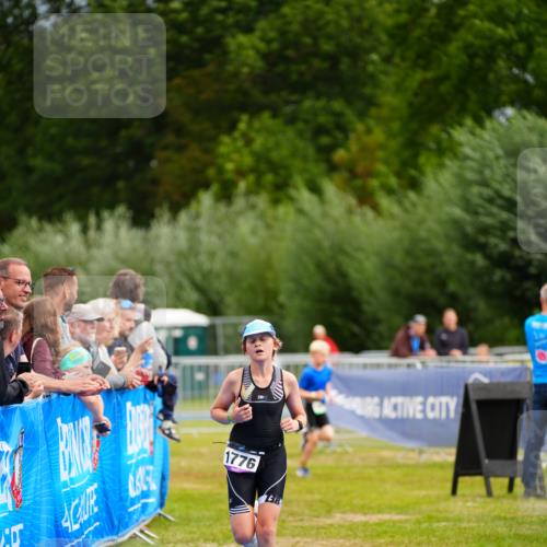 30.08.2026 - Elbe Triathlon Hamburg LAZAROV Photography http://msf.ph/oto/10071304 30.08.2026 12:57:57 Ziel 1776 meine-sportfotos.de