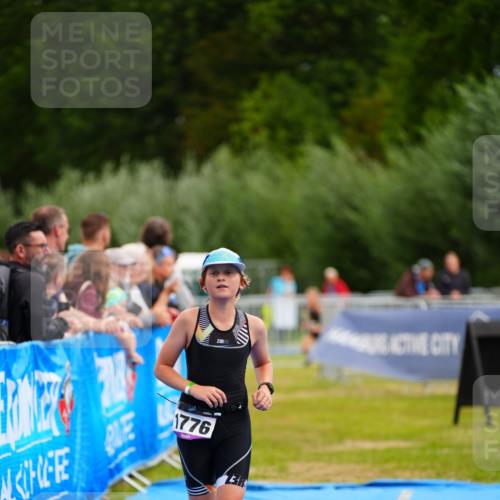 30.08.2026 - Elbe Triathlon Hamburg LAZAROV Photography http://msf.ph/oto/10071315 30.08.2026 12:57:58 Ziel 1776 meine-sportfotos.de