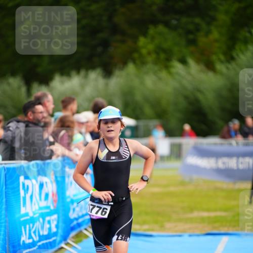 30.08.2026 - Elbe Triathlon Hamburg LAZAROV Photography http://msf.ph/oto/10071324 30.08.2026 12:57:59 Ziel 1776 meine-sportfotos.de