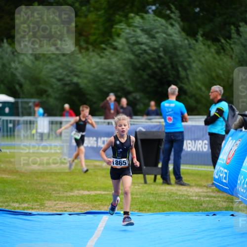 30.08.2026 - Elbe Triathlon Hamburg LAZAROV Photography http://msf.ph/oto/10071335 30.08.2026 12:58:07 Ziel 1865 meine-sportfotos.de
