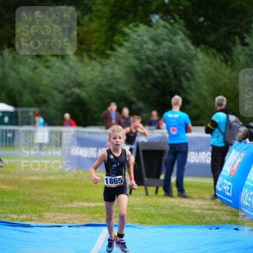 30.08.2026 - Elbe Triathlon Hamburg LAZAROV Photography http://msf.ph/oto/10071338 30.08.2026 12:58:08 Ziel 1865 meine-sportfotos.de