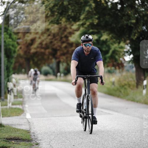 30.08.2026 - Elbe Triathlon Hamburg Michael Burmester http://msf.ph/oto/10071339 30.08.2026 10:03:56 Radfahren 521, 589, 805, 953 meine-sportfotos.de