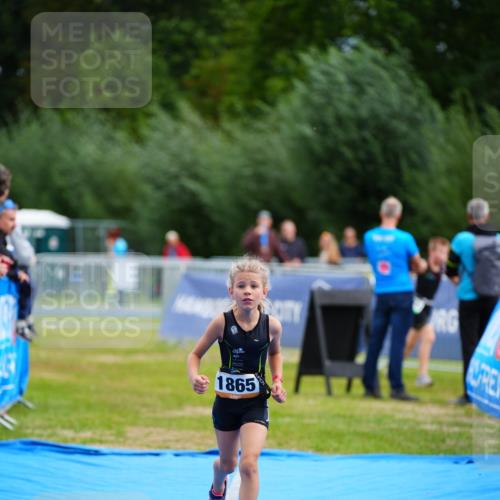 30.08.2026 - Elbe Triathlon Hamburg LAZAROV Photography http://msf.ph/oto/10071342 30.08.2026 12:58:09 Ziel 1865 meine-sportfotos.de