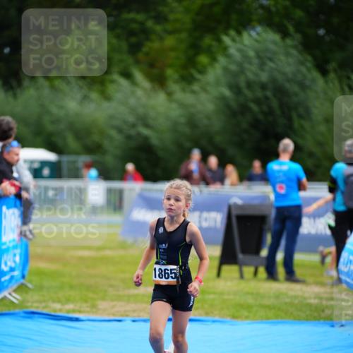 30.08.2026 - Elbe Triathlon Hamburg LAZAROV Photography http://msf.ph/oto/10071343 30.08.2026 12:58:09 Ziel 1865 meine-sportfotos.de