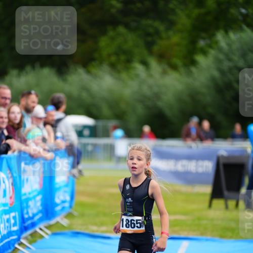 30.08.2026 - Elbe Triathlon Hamburg LAZAROV Photography http://msf.ph/oto/10071346 30.08.2026 12:58:10 Ziel 1865 meine-sportfotos.de