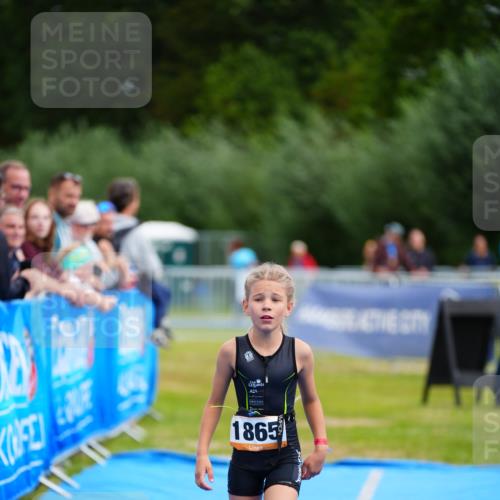 30.08.2026 - Elbe Triathlon Hamburg LAZAROV Photography http://msf.ph/oto/10071348 30.08.2026 12:58:10 Ziel 1865 meine-sportfotos.de