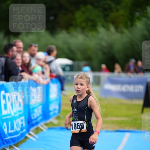 30.08.2026 - Elbe Triathlon Hamburg LAZAROV Photography http://msf.ph/oto/10071355 30.08.2026 12:58:10 Ziel 1865 meine-sportfotos.de