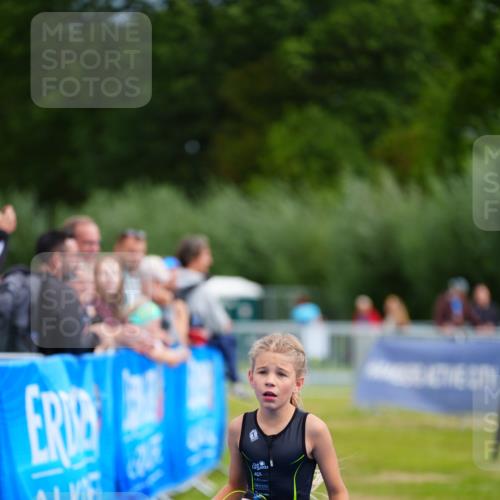 30.08.2026 - Elbe Triathlon Hamburg LAZAROV Photography http://msf.ph/oto/10071358 30.08.2026 12:58:10 Ziel 1865 meine-sportfotos.de