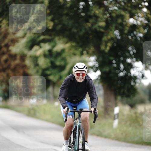 30.08.2026 - Elbe Triathlon Hamburg Michael Burmester http://msf.ph/oto/10071383 30.08.2026 10:04:24 Radfahren 553, 623, 974 meine-sportfotos.de