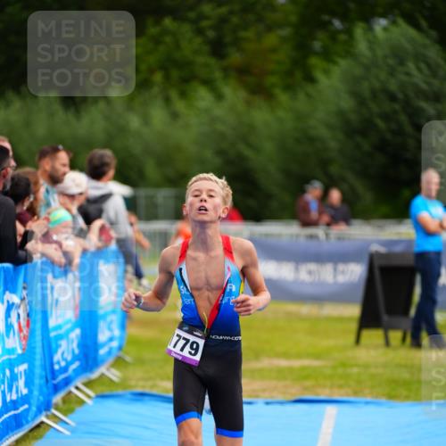 30.08.2026 - Elbe Triathlon Hamburg LAZAROV Photography http://msf.ph/oto/10071387 30.08.2026 12:58:36 Ziel 1779, 1806, 1870 meine-sportfotos.de