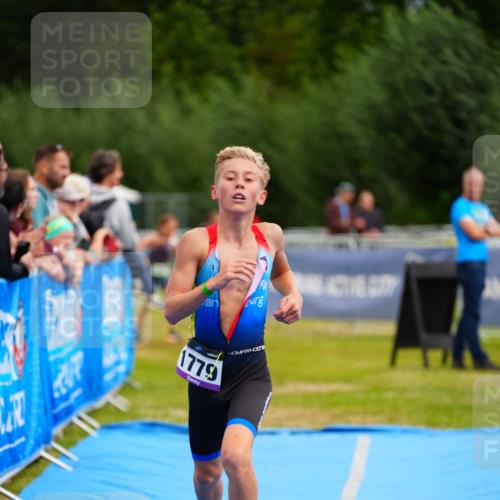 30.08.2026 - Elbe Triathlon Hamburg LAZAROV Photography http://msf.ph/oto/10071390 30.08.2026 12:58:36 Ziel 1779, 1806, 1870 meine-sportfotos.de