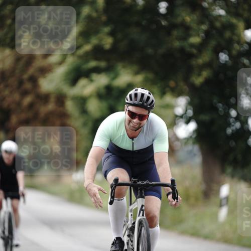 30.08.2026 - Elbe Triathlon Hamburg Michael Burmester http://msf.ph/oto/10071391 30.08.2026 10:04:29 Radfahren 553, 623 meine-sportfotos.de