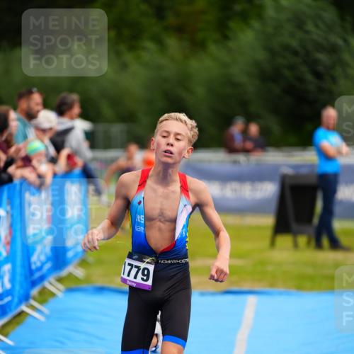 30.08.2026 - Elbe Triathlon Hamburg LAZAROV Photography http://msf.ph/oto/10071394 30.08.2026 12:58:36 Ziel 1779, 1806, 1870 meine-sportfotos.de