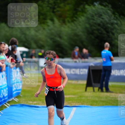 30.08.2026 - Elbe Triathlon Hamburg LAZAROV Photography http://msf.ph/oto/10071414 30.08.2026 12:58:43 Ziel 1870 meine-sportfotos.de