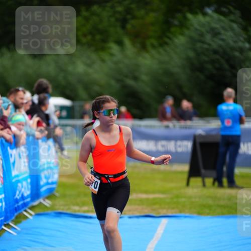 30.08.2026 - Elbe Triathlon Hamburg LAZAROV Photography http://msf.ph/oto/10071417 30.08.2026 12:58:43 Ziel 1870 meine-sportfotos.de