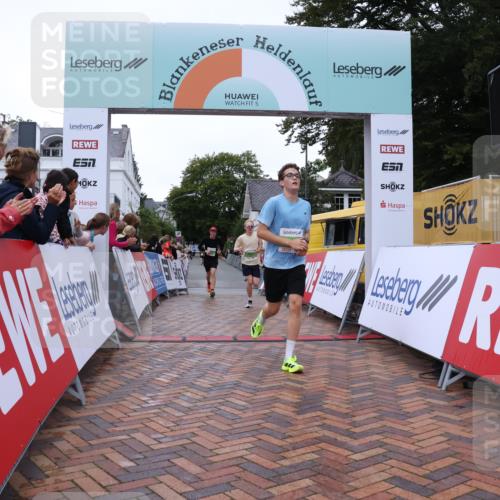 30.08.2026 - Blankeneser Heldenlauf Lena Gebhardt http://msf.ph/oto/10071455 30.08.2026 10:11:45 Ziel 5289, 5487, 5492, 5835 meine-sportfotos.de