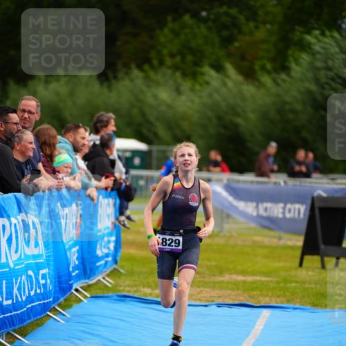 30.08.2026 - Elbe Triathlon Hamburg LAZAROV Photography http://msf.ph/oto/10071458 30.08.2026 12:59:06 Ziel 1829 meine-sportfotos.de