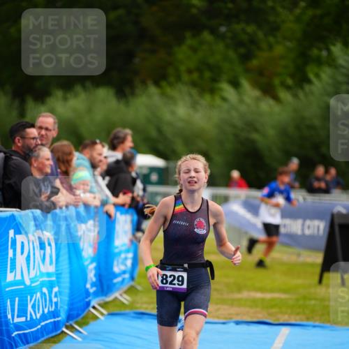 30.08.2026 - Elbe Triathlon Hamburg LAZAROV Photography http://msf.ph/oto/10071467 30.08.2026 12:59:06 Ziel 1829 meine-sportfotos.de