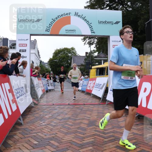 30.08.2026 - Blankeneser Heldenlauf Lena Gebhardt http://msf.ph/oto/10071469 30.08.2026 10:11:46 Ziel 5289, 5487, 5492, 5835 meine-sportfotos.de