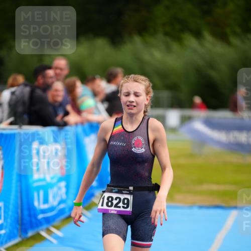 30.08.2026 - Elbe Triathlon Hamburg LAZAROV Photography http://msf.ph/oto/10071480 30.08.2026 12:59:07 Ziel 1829, 1878 meine-sportfotos.de