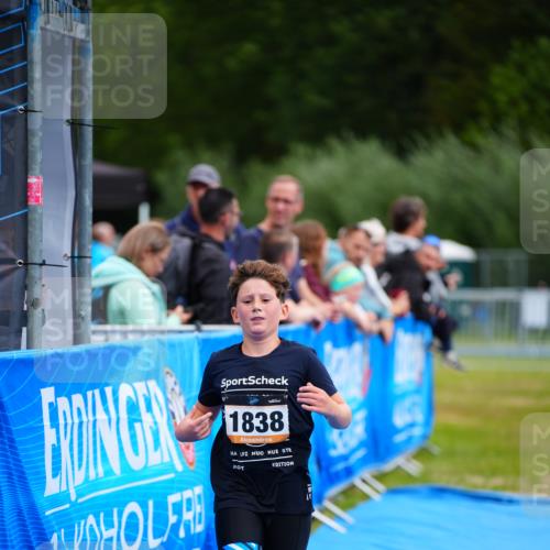 30.08.2026 - Elbe Triathlon Hamburg LAZAROV Photography http://msf.ph/oto/10071512 30.08.2026 12:59:20 Ziel 1838 meine-sportfotos.de
