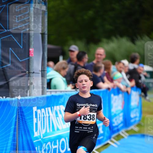 30.08.2026 - Elbe Triathlon Hamburg LAZAROV Photography http://msf.ph/oto/10071515 30.08.2026 12:59:21 Ziel 1838 meine-sportfotos.de