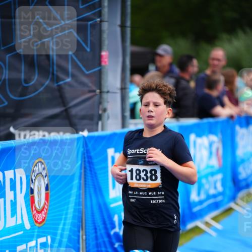 30.08.2026 - Elbe Triathlon Hamburg LAZAROV Photography http://msf.ph/oto/10071522 30.08.2026 12:59:21 Ziel 1838 meine-sportfotos.de