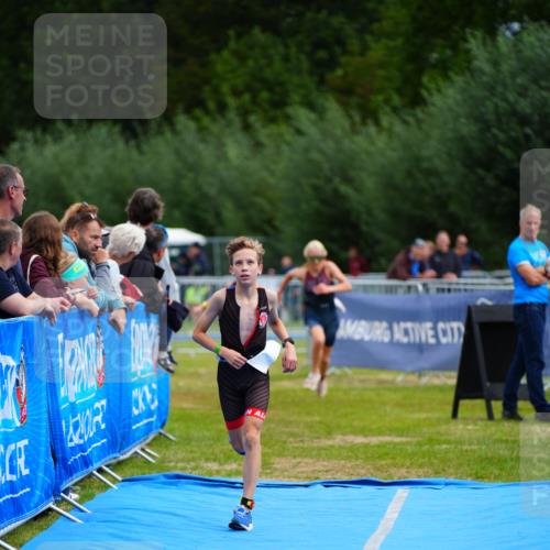 30.08.2026 - Elbe Triathlon Hamburg LAZAROV Photography http://msf.ph/oto/10071524 30.08.2026 12:59:31 Ziel 1772, 1817, 1876, 1888 meine-sportfotos.de