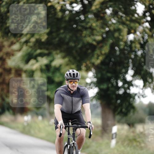 30.08.2026 - Elbe Triathlon Hamburg Michael Burmester http://msf.ph/oto/10071526 30.08.2026 10:06:01 Radfahren 405 meine-sportfotos.de
