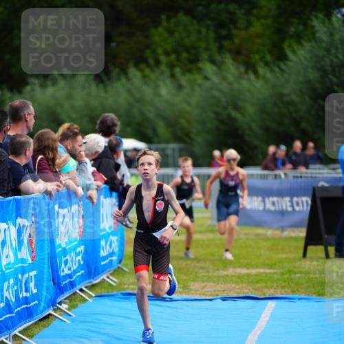 30.08.2026 - Elbe Triathlon Hamburg LAZAROV Photography http://msf.ph/oto/10071530 30.08.2026 12:59:31 Ziel 1772, 1817, 1876, 1888 meine-sportfotos.de