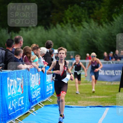 30.08.2026 - Elbe Triathlon Hamburg LAZAROV Photography http://msf.ph/oto/10071533 30.08.2026 12:59:31 Ziel 1772, 1817, 1876, 1888 meine-sportfotos.de