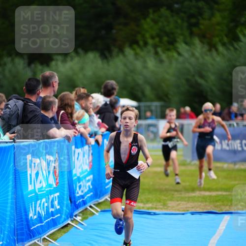 30.08.2026 - Elbe Triathlon Hamburg LAZAROV Photography http://msf.ph/oto/10071537 30.08.2026 12:59:32 Ziel 1772, 1817, 1876, 1888 meine-sportfotos.de