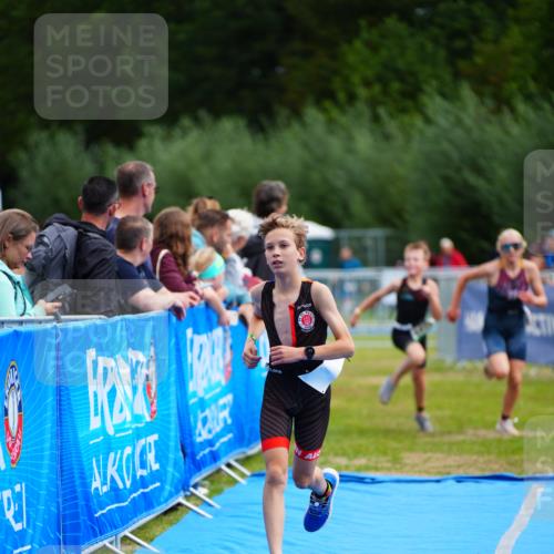 30.08.2026 - Elbe Triathlon Hamburg LAZAROV Photography http://msf.ph/oto/10071539 30.08.2026 12:59:32 Ziel 1772, 1817, 1876, 1888 meine-sportfotos.de