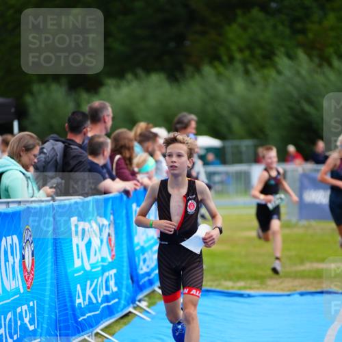 30.08.2026 - Elbe Triathlon Hamburg LAZAROV Photography http://msf.ph/oto/10071547 30.08.2026 12:59:32 Ziel 1772, 1817, 1876, 1888 meine-sportfotos.de