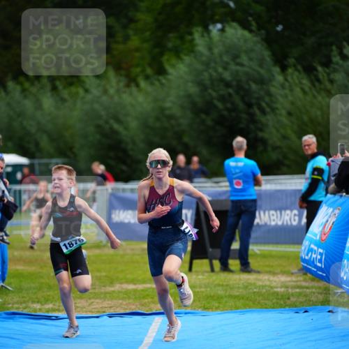 30.08.2026 - Elbe Triathlon Hamburg LAZAROV Photography http://msf.ph/oto/10071549 30.08.2026 12:59:33 Ziel 1772, 1817, 1876, 1888 meine-sportfotos.de