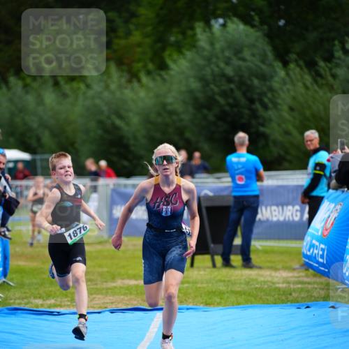 30.08.2026 - Elbe Triathlon Hamburg LAZAROV Photography http://msf.ph/oto/10071552 30.08.2026 12:59:33 Ziel 1772, 1817, 1876, 1888 meine-sportfotos.de