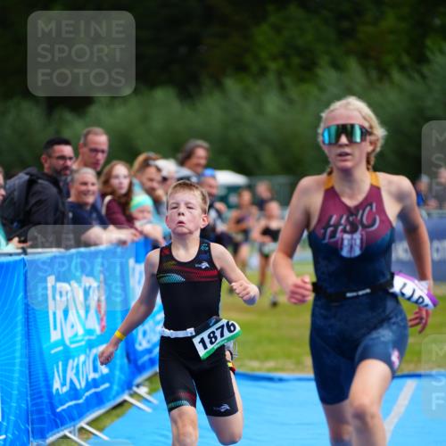 30.08.2026 - Elbe Triathlon Hamburg LAZAROV Photography http://msf.ph/oto/10071565 30.08.2026 12:59:35 Ziel 1772, 1817, 1847, 1876, 1888 meine-sportfotos.de
