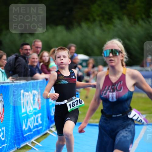 30.08.2026 - Elbe Triathlon Hamburg LAZAROV Photography http://msf.ph/oto/10071568 30.08.2026 12:59:35 Ziel 1772, 1817, 1847, 1876, 1888 meine-sportfotos.de