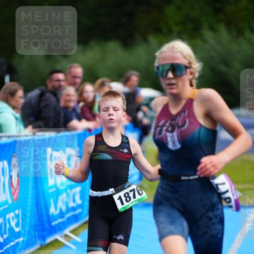 30.08.2026 - Elbe Triathlon Hamburg LAZAROV Photography http://msf.ph/oto/10071571 30.08.2026 12:59:35 Ziel 1772, 1817, 1847, 1876, 1888 meine-sportfotos.de