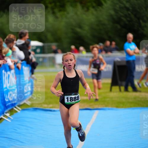 30.08.2026 - Elbe Triathlon Hamburg LAZAROV Photography http://msf.ph/oto/10071584 30.08.2026 12:59:39 Ziel 1847, 1876, 1888 meine-sportfotos.de